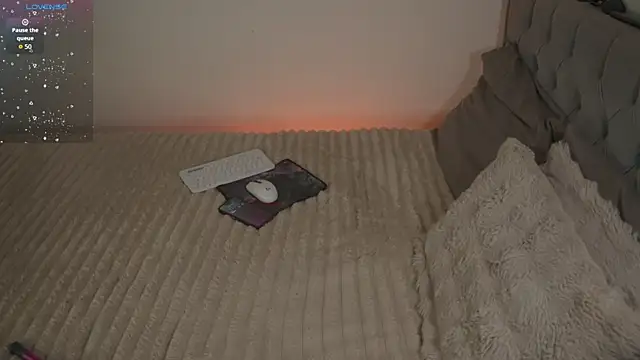 Moon sweetx2 online show from February 26, 2026, 4:39 pm