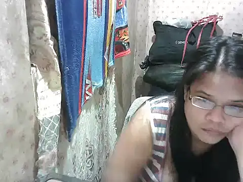 Snapshot of Hotty_babe23 chatting on December 14, 2025, 9:36 am Hotty babe23 online show from December 14, 2025, 9:36 am