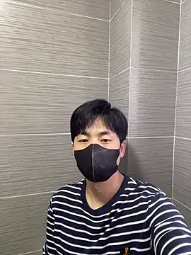 kimze7 online show from April 14, 2026, 11:00 pm