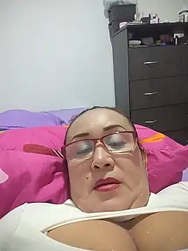 Nini Love  online show from March 10, 2026, 9:09 pm