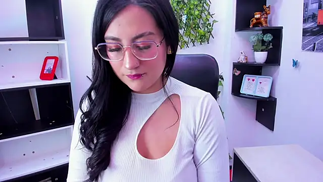 sophi hardd  online show from February 21, 2026, 4:19 pm