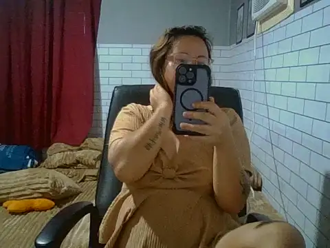 Snapshot of Melania05 chatting on June 9, 2026, 1:39 am Melania05 online show from June 9, 2026, 1:39 am