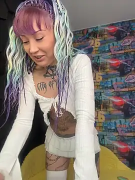 Tattoo  Moon online show from April 17, 2026, 12:24 am