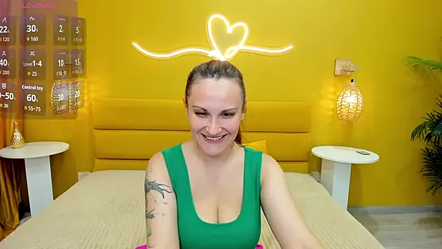 Snapshot of LisaAmoree chatting on July 7, 2026, 1:30 am LisaAmoree online show from July 7, 2026, 1:30 am