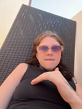 Snapshot of FionaMurr chatting on December 22, 2025, 2:19 am FionaMurr online show from December 22, 2025, 2:19 am