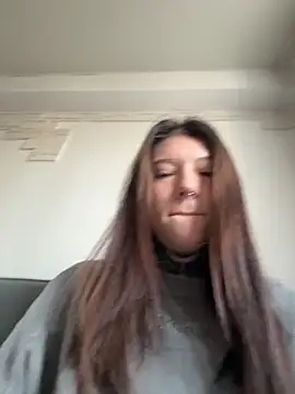 FionaMurr online show from April 10, 2026, 2:06 am