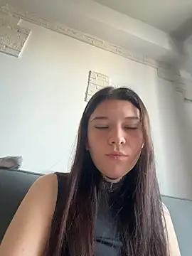 FionaMurr online show from April 15, 2026, 2:29 am