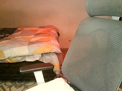 HEZALNUT online show from December 17, 2025, 7:09 pm