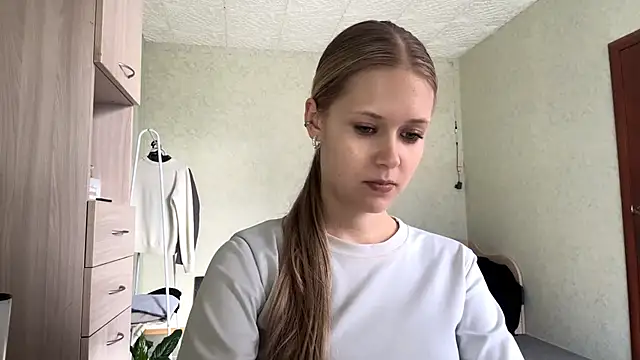 ZaidaSchwarten online show from March 2, 2026, 12:12 pm