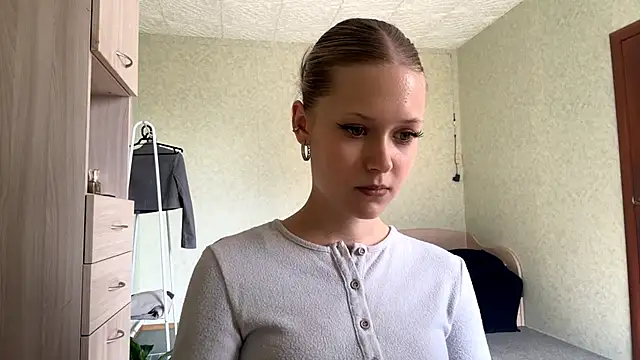 ZaidaSchwarten online show from March 27, 2026, 12:16 pm