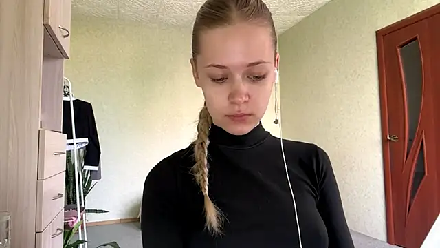 ZaidaSchwarten online show from May 20, 2026, 5:13 am