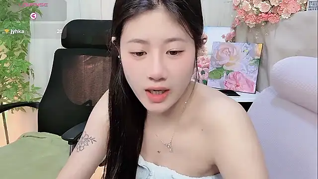 Snapshot of Yvonne-07 chatting on January 11, 2026, 1:27 pm Yvonne-07 online show from January 11, 2026, 1:27 pm