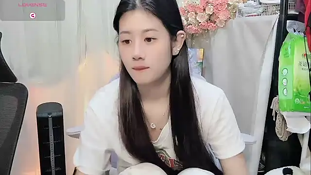 Yvonne-07 online show from March 25, 2026, 4:35 pm