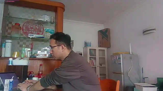 jjjjay123 online show from January 19, 2026, 2:26 am