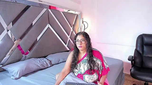 Snapshot of Siryenay_ chatting on December 18, 2025, 5:35 am Siryenay online show from December 18, 2025, 5:35 am