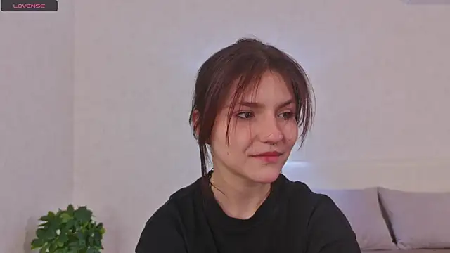 NyraVesperis online show from April 23, 2026, 6:14 am