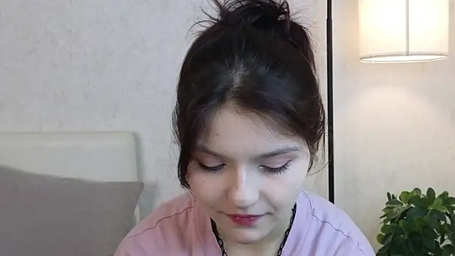NyraVesperis online show from May 11, 2026, 7:36 am