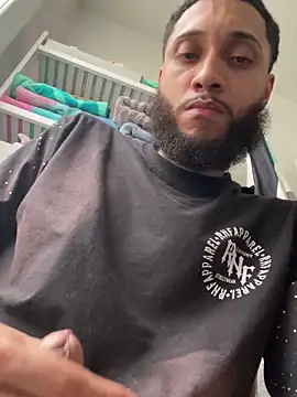 bigdickpapi19 online show from April 18, 2026, 1:37 pm