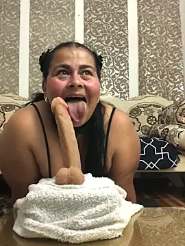 Snapshot of SayMarLuna chatting on April 25, 2026, 8:28 pm SayMarLuna online show from April 25, 2026, 8:28 pm