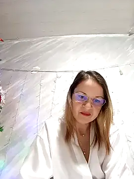 NikkyNatural online show from December 17, 2025, 5:41 pm