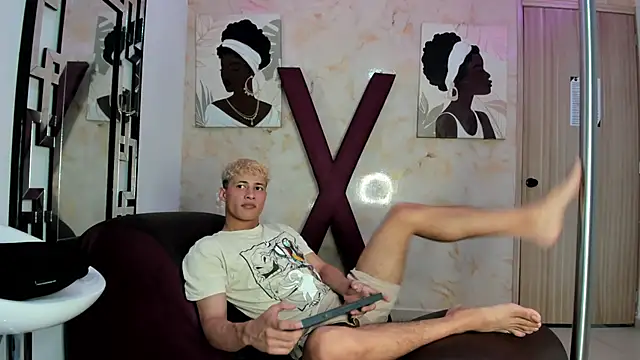 YOUNG GUYS1 online show from April 10, 2026, 7:24 am