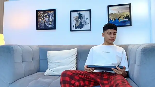 HORNY PRETTY online show from April 7, 2026, 9:37 pm