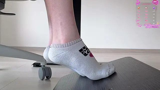 Feetbeth online show from April 14, 2026, 8:15 pm