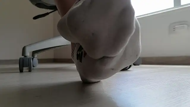 Feetbeth online show from April 22, 2026, 6:31 pm