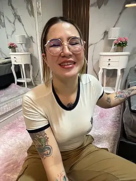 Snapshot of Annyhathatway chatting on May 15, 2026, 11:34 pm Annyhathatway online show from May 15, 2026, 11:34 pm