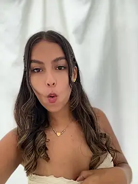 Valeria-escobar online show from April 8, 2026, 1:55 pm