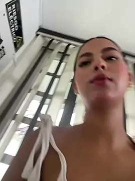 Valeria-escobar online show from April 13, 2026, 1:38 pm