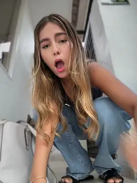 Snapshot of Valeria-escobar chatting on May 24, 2026, 12:32 pm Valeria-escobar online show from May 24, 2026, 12:32 pm