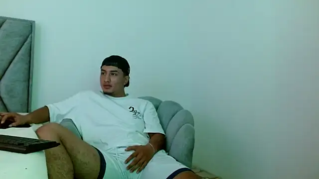 kyro estrada online show from December 15, 2025, 6:23 pm