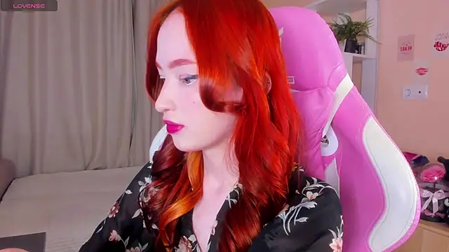 Snapshot of sunflare_ chatting on December 15, 2025, 5:28 pm sunflare online show from December 15, 2025, 5:28 pm