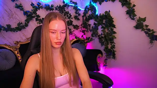 Snapshot of MollyyMayy chatting on December 15, 2025, 5:06 pm MollyyMayy online show from December 15, 2025, 5:06 pm