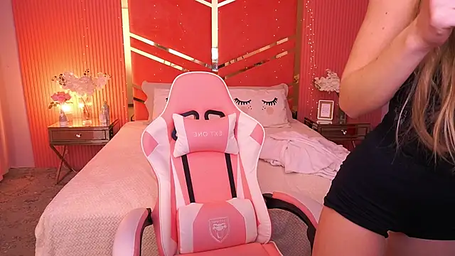 MollyyMayy online show from February 7, 2026, 3:27 pm