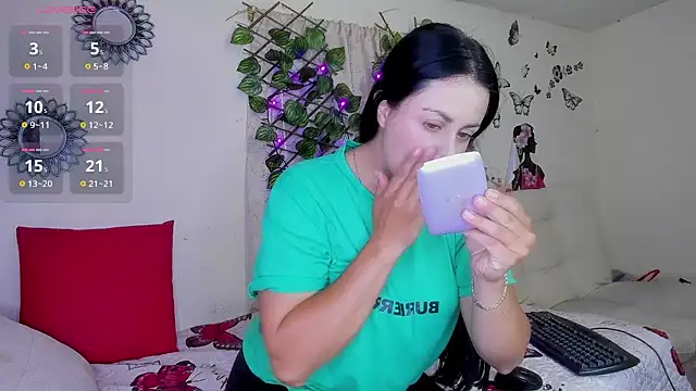 Snapshot of Juli_castillo1 chatting on June 2, 2026, 2:30 pm Juli castillo1 online show from June 2, 2026, 2:30 pm