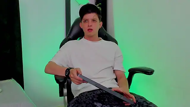 sebastamayo  online show from April 24, 2026, 1:13 pm