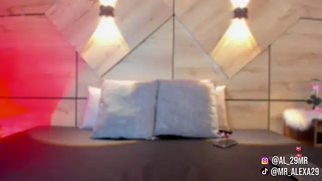 sussan fox  online show from March 10, 2026, 7:52 pm