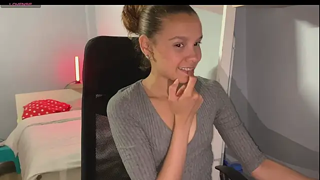 Sunshineegirll online show from June 26, 2026, 2:43 pm