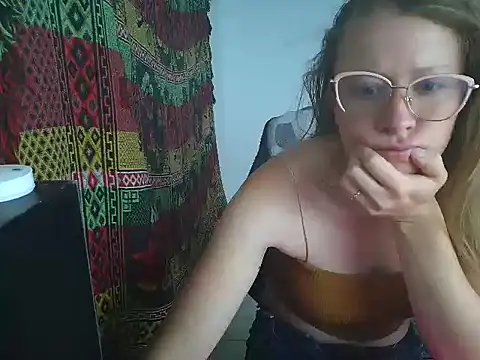 Snapshot of arianna_blonde chatting on March 1, 2026, 2:24 am arianna blonde online show from March 1, 2026, 2:24 am