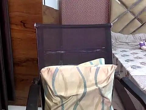 Snapshot of snehaa89 chatting on December 23, 2025, 5:05 am snehaa89 online show from December 23, 2025, 5:05 am