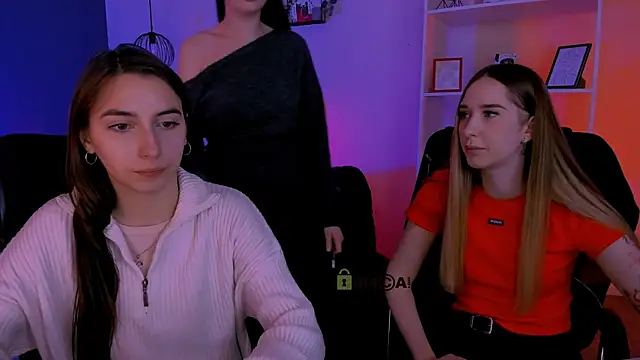 mila firee online show from April 15, 2026, 8:54 am