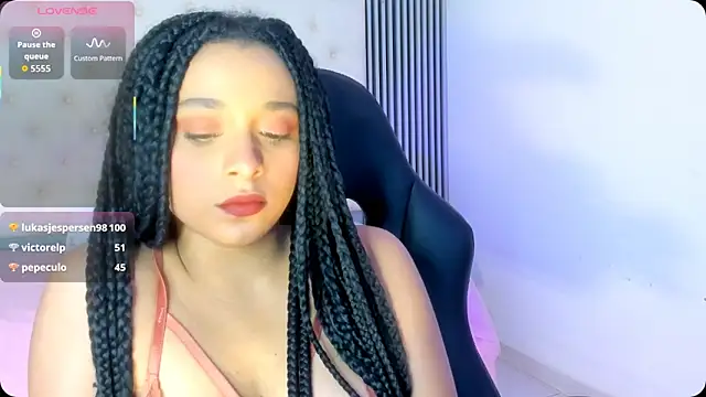 Snapshot of khiara___ chatting on December 20, 2025, 9:22 pm khiara online show from December 20, 2025, 9:22 pm