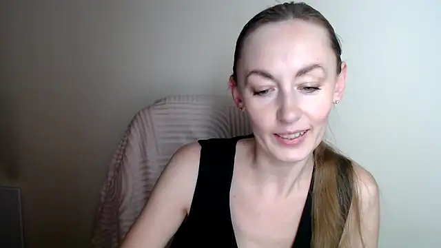 Snapshot of LiaSeass_ chatting on June 24, 2026, 12:04 pm LiaSeass online show from June 24, 2026, 12:04 pm