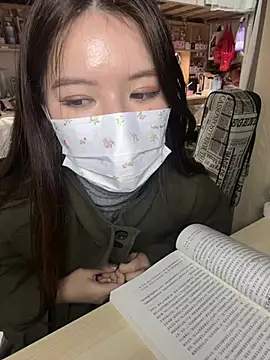 Snapshot of Momochen8839 chatting on March 1, 2026, 10:28 am Momochen8839 online show from March 1, 2026, 10:28 am