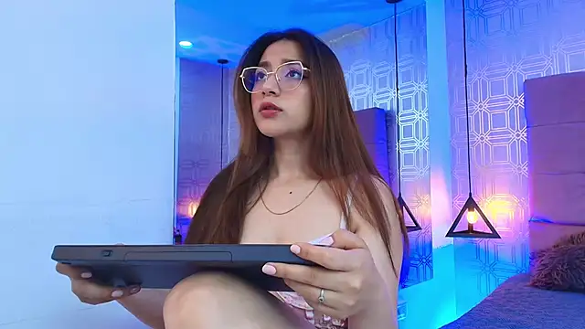 SariNorrisfg online show from January 15, 2026, 8:01 pm