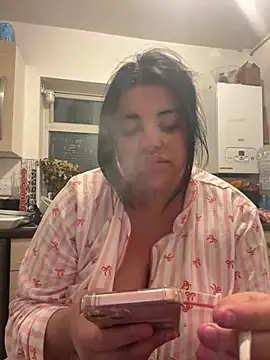 Snapshot of Curvybabesxxo chatting on February 16, 2026, 3:57 am Curvybabesxxo online show from February 16, 2026, 3:57 am