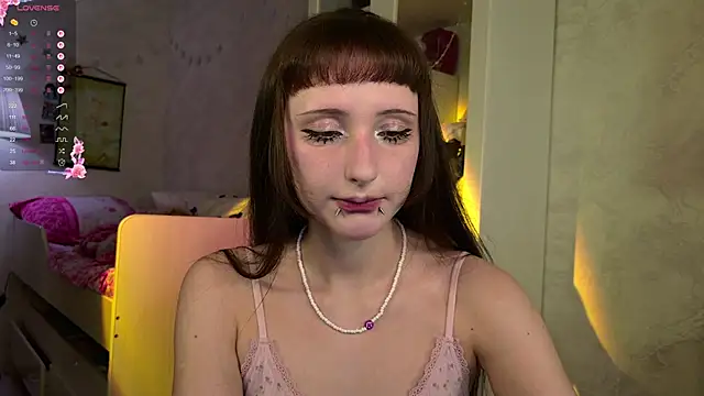 MiraJades online show from April 12, 2026, 10:15 pm