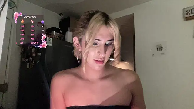 Snapshot of isa_fox_23 chatting on February 6, 2026, 12:26 am isa fox 23 online show from February 6, 2026, 12:26 am